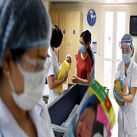 نوزادان متولد شده توسط جراحان در محدودیت های مسافرتی Coronavirus در اوکراین منتظر می شوند