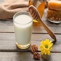فواید نوشیدن شیر و عسل